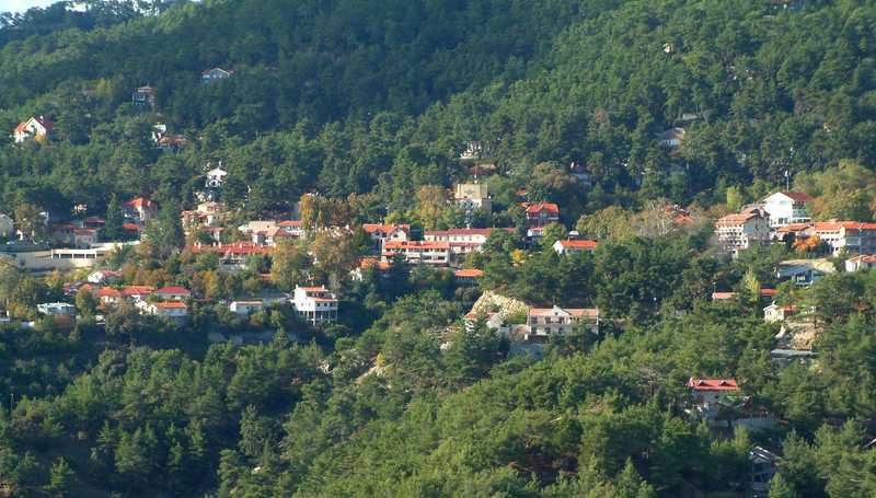 platres village in the forest